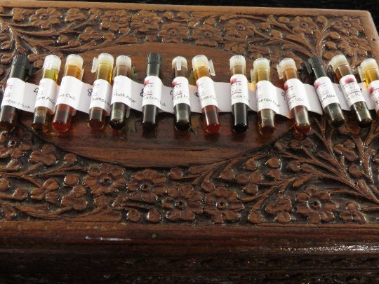 Perfume sample set - 5 different perfumes (alcohol containing) - 1 ml each